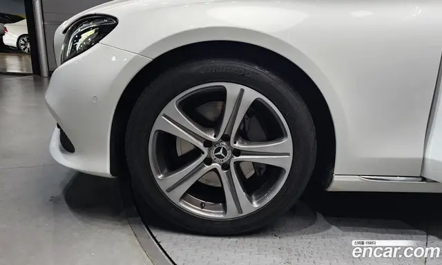 Mercedes-Benz E-Class 2018 2.0 автомат (гидро), миниатюра 5 Mercedes-Benz E-Class 2018 2.0 автомат (гидро), миниатюра 5