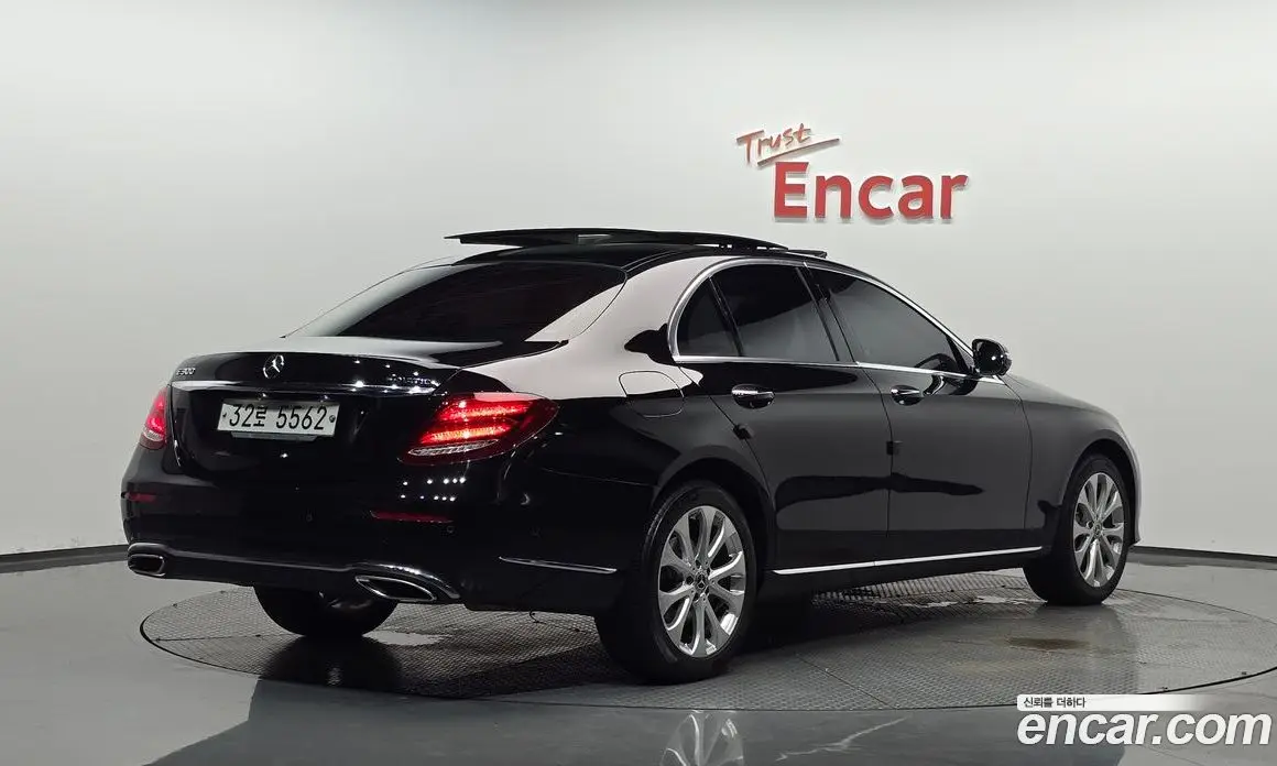 Mercedes-Benz E-Class 2019 2.0 автомат (гидро), фото 1 Mercedes-Benz E-Class 2019 2.0 автомат (гидро), фото 1