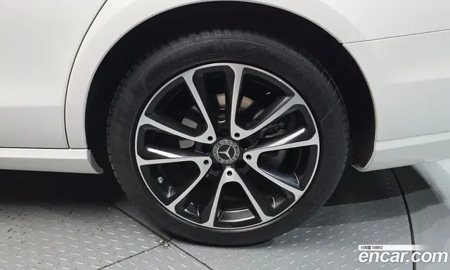 Mercedes-Benz E-Class 2020 2.0 автомат (гидро), миниатюра 5 Mercedes-Benz E-Class 2020 2.0 автомат (гидро), миниатюра 5