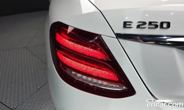 Mercedes-Benz E-Class 2020 2.0 автомат (гидро), миниатюра 9 Mercedes-Benz E-Class 2020 2.0 автомат (гидро), миниатюра 9