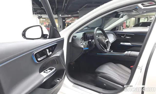 Mercedes-Benz E-Class 2024 2.0 автомат (гидро), миниатюра 12