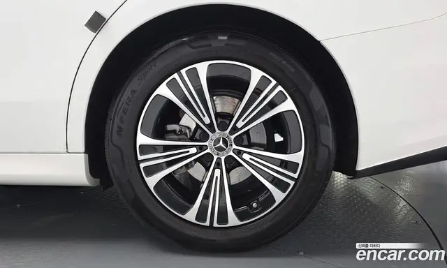 Mercedes-Benz E-Class 2024 2.0 автомат (гидро), миниатюра 6 Mercedes-Benz E-Class 2024 2.0 автомат (гидро), миниатюра 6