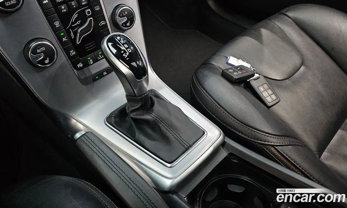 Volvo V40 2019 2.0 автомат (гидро), фото 12 Volvo V40 2019 2.0 автомат (гидро), фото 12