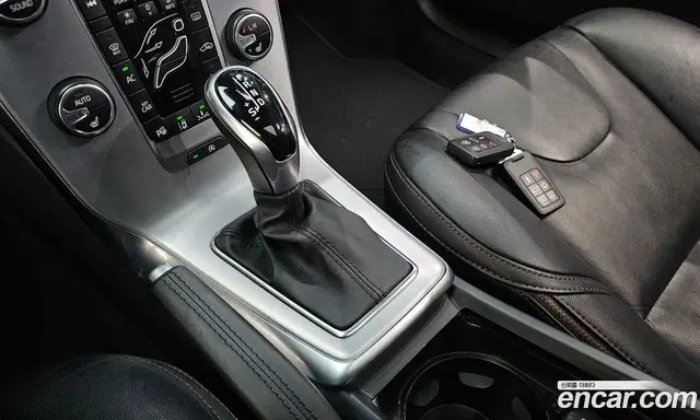 Volvo V40 2019 2.0 автомат (гидро), миниатюра 12