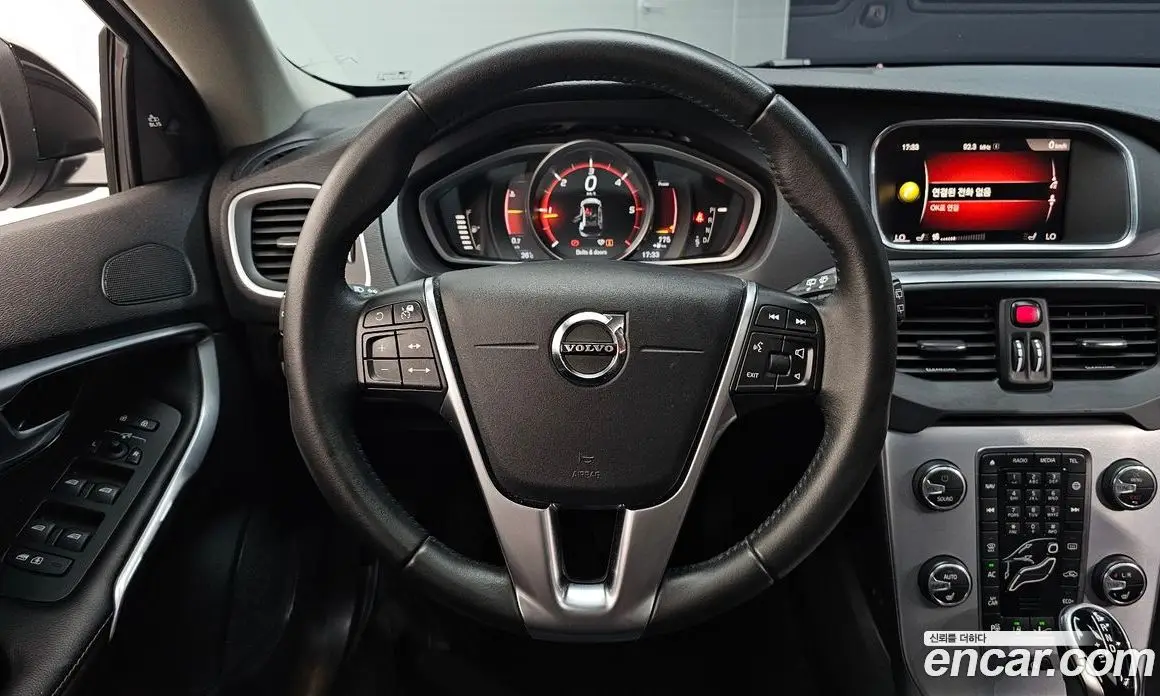 Volvo V40 2019 2.0 автомат (гидро), фото 19 Volvo V40 2019 2.0 автомат (гидро), фото 19