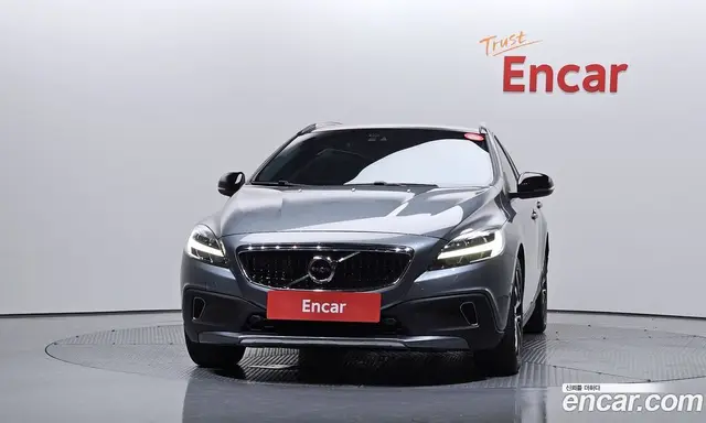 Volvo V40 2019 2.0 автомат (гидро), миниатюра 3 Volvo V40 2019 2.0 автомат (гидро), миниатюра 3