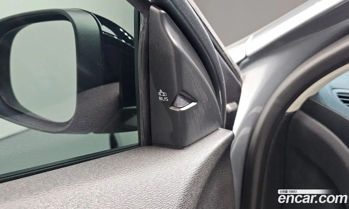 Volvo V40 2019 2.0 автомат (гидро), фото 27 Volvo V40 2019 2.0 автомат (гидро), фото 27