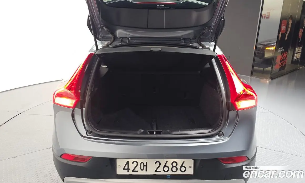 Volvo V40 2019 2.0 автомат (гидро), фото 30 Volvo V40 2019 2.0 автомат (гидро), фото 30