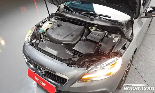 Volvo V40 2019 2.0 автомат (гидро), миниатюра 6 Volvo V40 2019 2.0 автомат (гидро), миниатюра 6