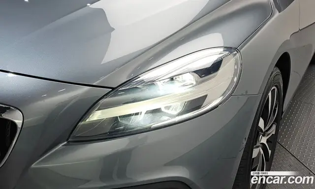 Volvo V40 2019 2.0 автомат (гидро), миниатюра 8 Volvo V40 2019 2.0 автомат (гидро), миниатюра 8