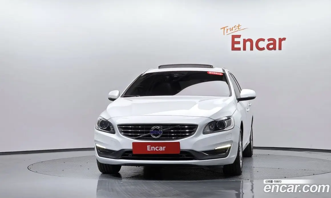 Volvo V60 2017 2.0 автомат (гидро), фото 2 Volvo V60 2017 2.0 автомат (гидро), фото 2