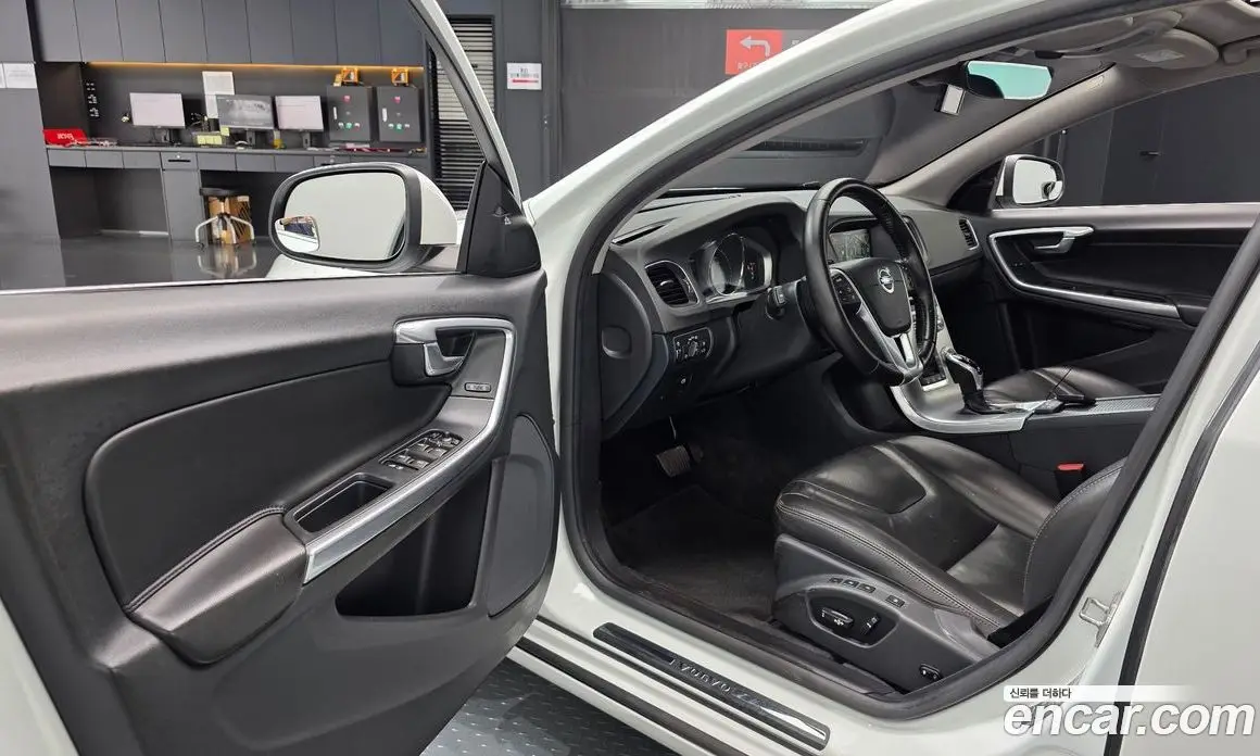 Volvo V60 2017 2.0 автомат (гидро), фото 12 Volvo V60 2017 2.0 автомат (гидро), фото 12