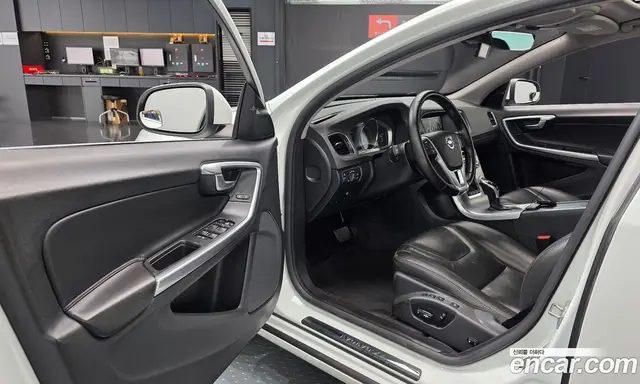 Volvo V60 2017 2.0 автомат (гидро), миниатюра 12