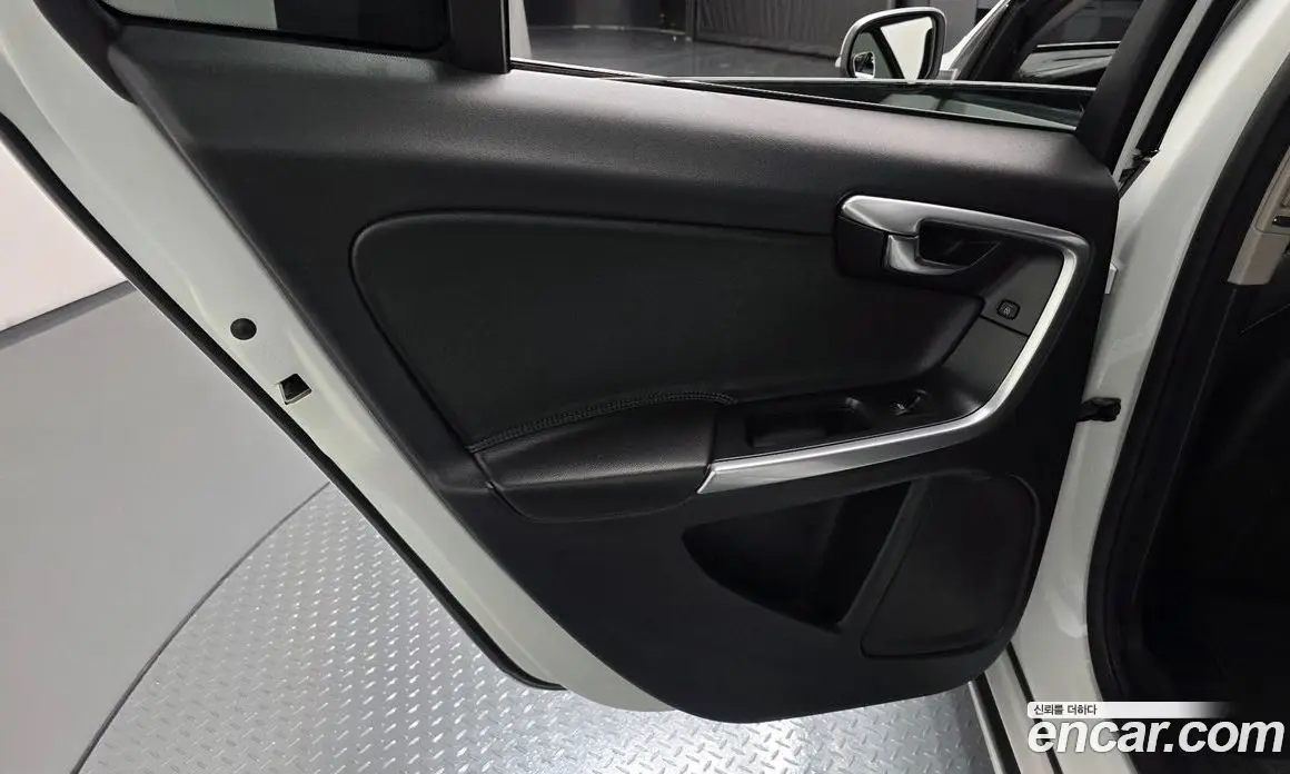 Volvo V60 2017 2.0 автомат (гидро), фото 14 Volvo V60 2017 2.0 автомат (гидро), фото 14
