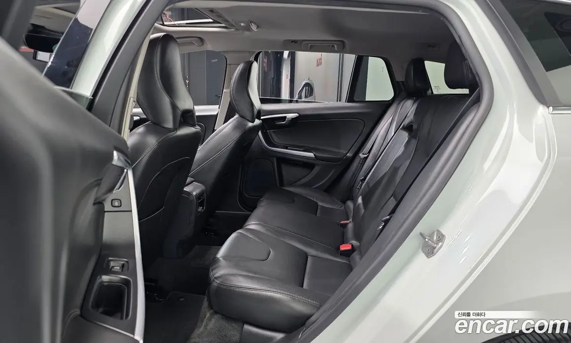 Volvo V60 2017 2.0 автомат (гидро), фото 17 Volvo V60 2017 2.0 автомат (гидро), фото 17