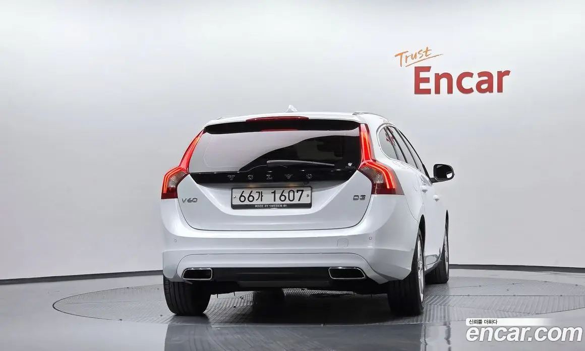 Volvo V60 2017 2.0 автомат (гидро), фото 3 Volvo V60 2017 2.0 автомат (гидро), фото 3