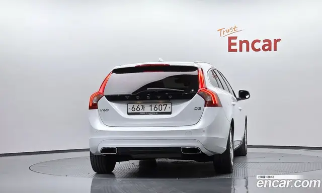 Volvo V60 2017 2.0 автомат (гидро), миниатюра 3 Volvo V60 2017 2.0 автомат (гидро), миниатюра 3