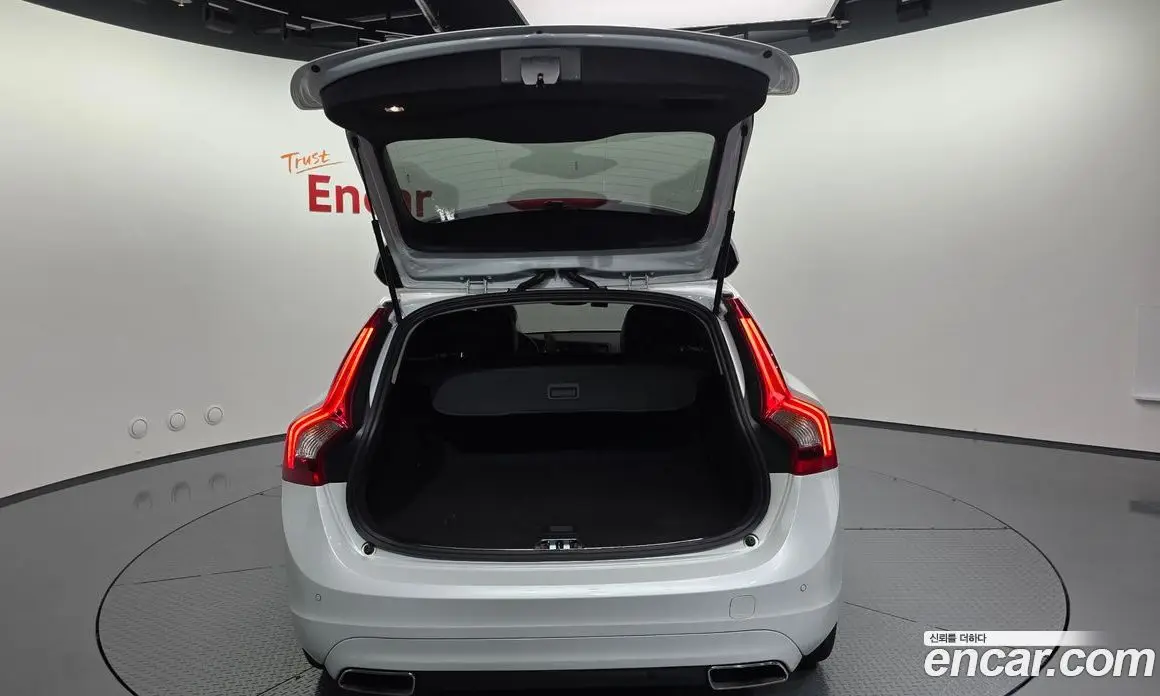 Volvo V60 2017 2.0 автомат (гидро), фото 29 Volvo V60 2017 2.0 автомат (гидро), фото 29