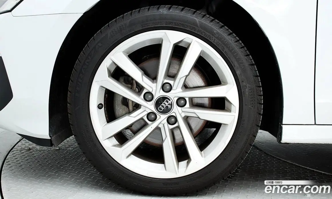 Audi A3 2023 2.0 автомат (гидро), фото 5 Audi A3 2023 2.0 автомат (гидро), фото 5