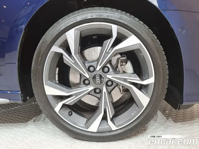 Audi A3 2024 2.0 автомат (гидро), миниатюра 5 Audi A3 2024 2.0 автомат (гидро), миниатюра 5