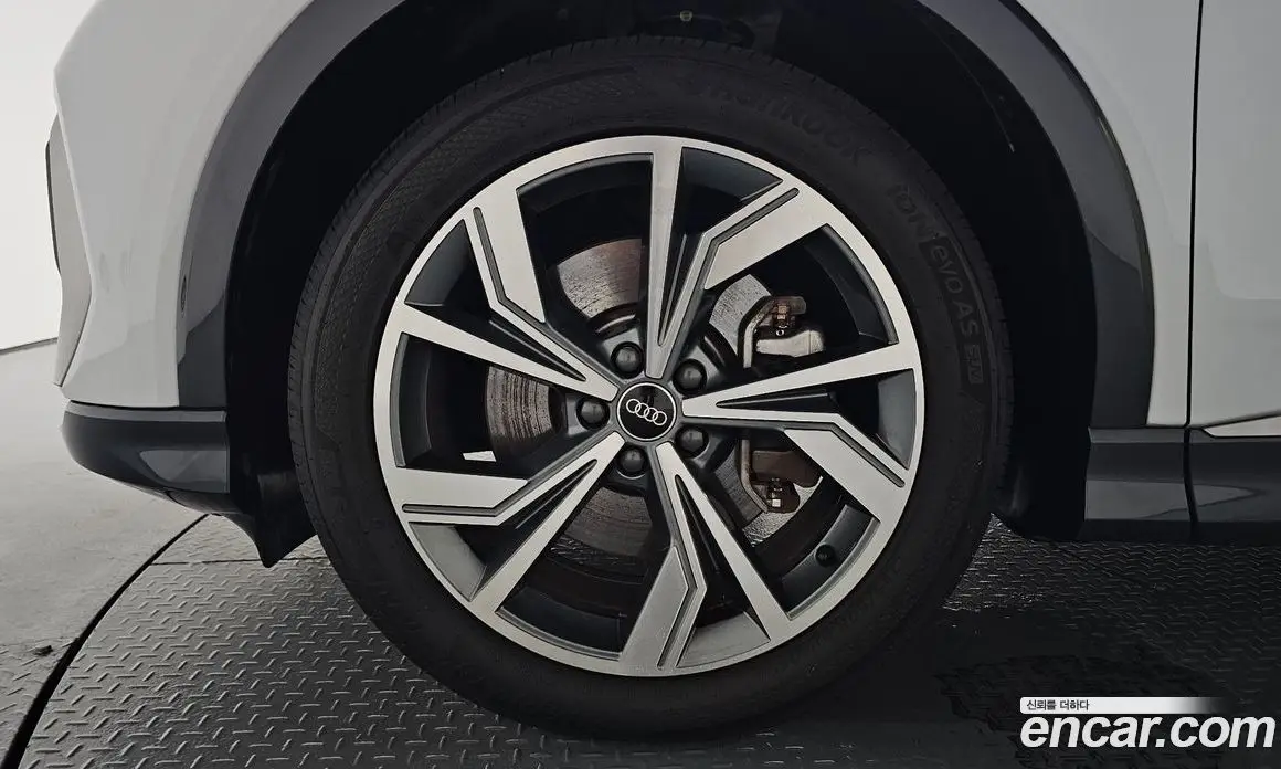 Audi Q4 e-tron 2022 0.2 автомат (гидро), фото 4 Audi Q4 e-tron 2022 0.2 автомат (гидро), фото 4