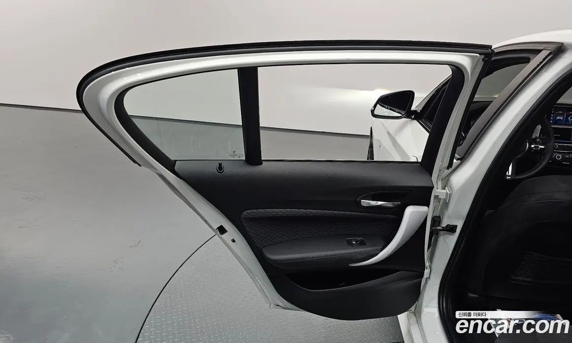 BMW 1 серия 2018 2.0 автомат (гидро), фото 15