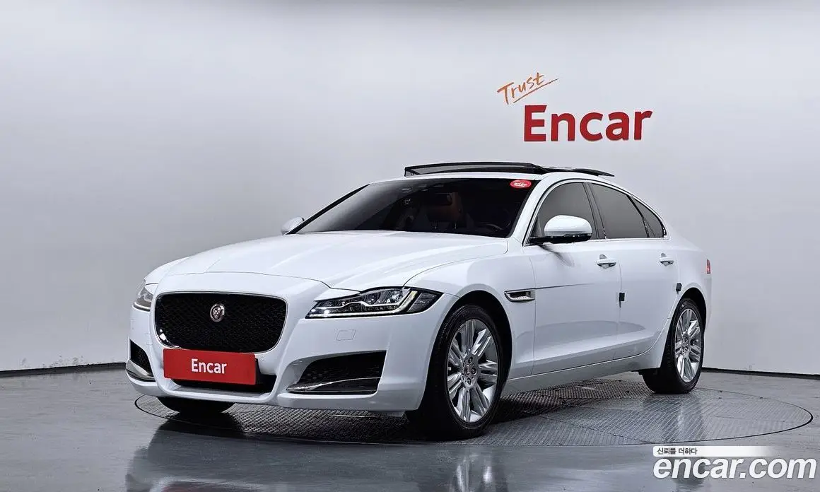 Jaguar XF 2018 2.0 автомат (гидро), фото 1 Jaguar XF 2018 2.0 автомат (гидро), фото 1