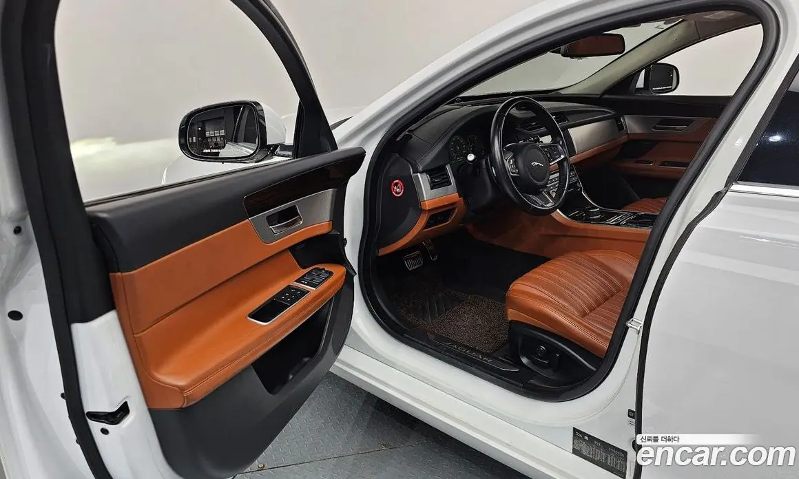 Jaguar XF 2018 2.0 автомат (гидро), фото 13 Jaguar XF 2018 2.0 автомат (гидро), фото 13