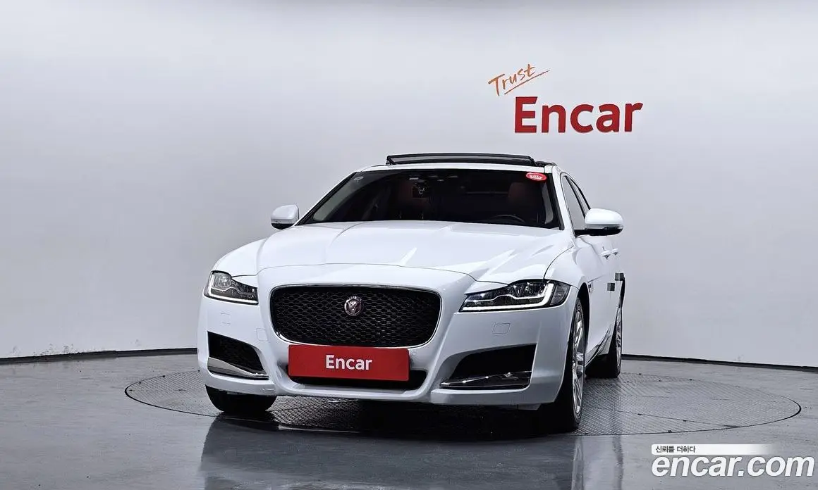 Jaguar XF 2018 2.0 автомат (гидро), фото 3 Jaguar XF 2018 2.0 автомат (гидро), фото 3