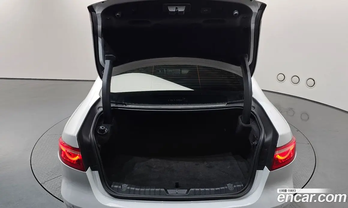 Jaguar XF 2018 2.0 автомат (гидро), фото 23 Jaguar XF 2018 2.0 автомат (гидро), фото 23