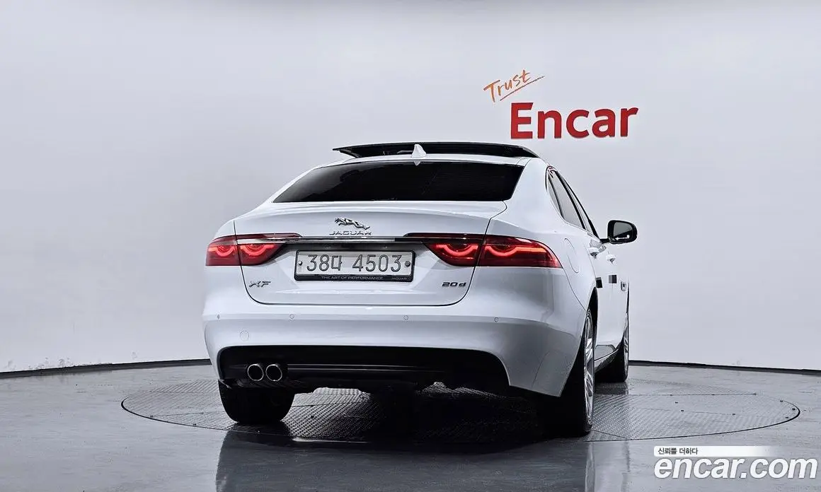 Jaguar XF 2018 2.0 автомат (гидро), фото 4 Jaguar XF 2018 2.0 автомат (гидро), фото 4