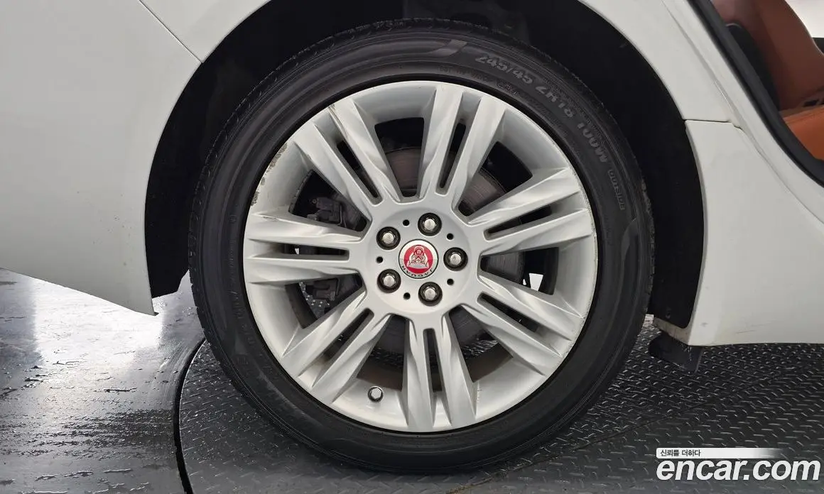 Jaguar XF 2018 2.0 автомат (гидро), фото 5 Jaguar XF 2018 2.0 автомат (гидро), фото 5