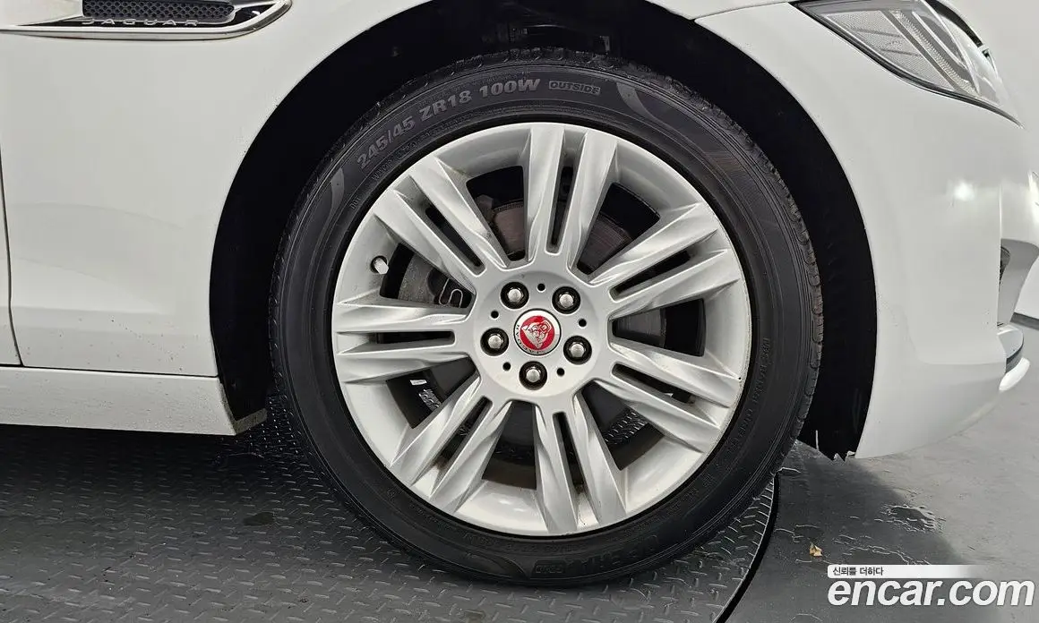 Jaguar XF 2018 2.0 автомат (гидро), фото 7 Jaguar XF 2018 2.0 автомат (гидро), фото 7