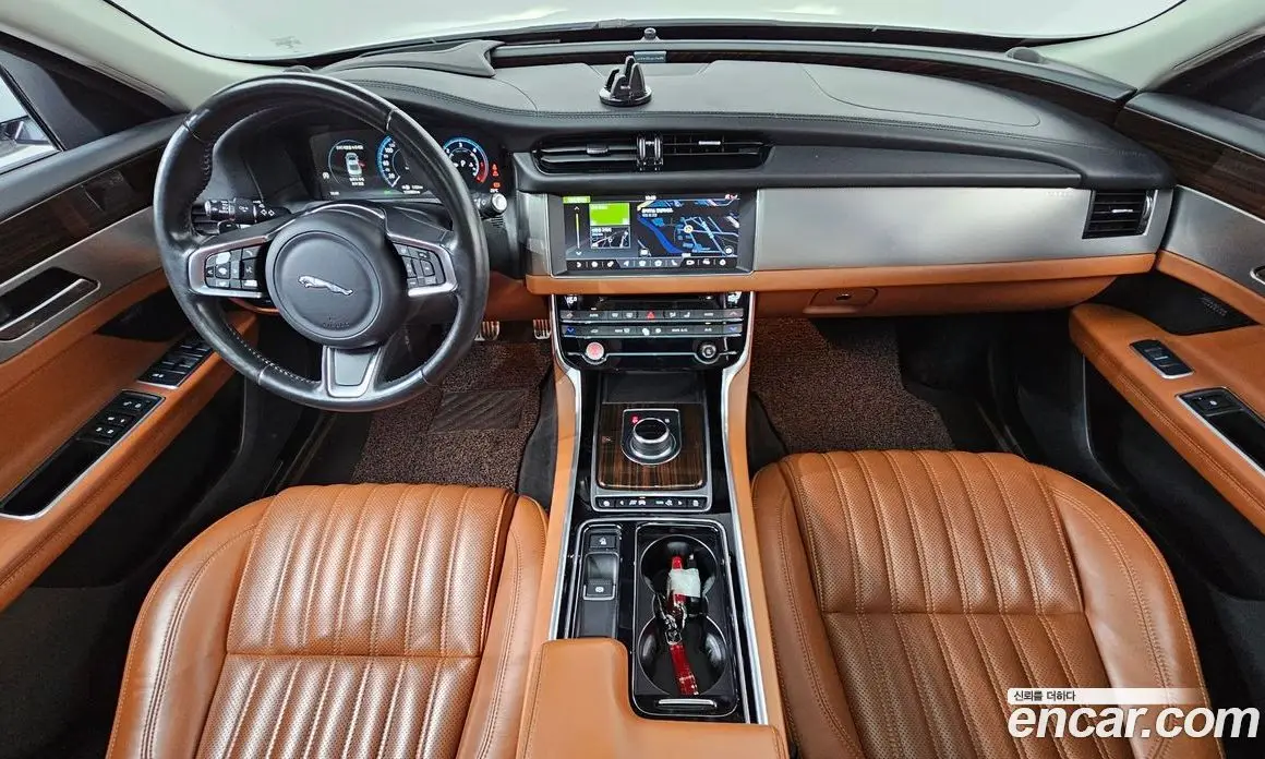 Jaguar XF 2018 2.0 автомат (гидро), фото 10 Jaguar XF 2018 2.0 автомат (гидро), фото 10