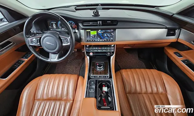 Jaguar XF 2018 2.0 автомат (гидро), миниатюра 10 Jaguar XF 2018 2.0 автомат (гидро), миниатюра 10