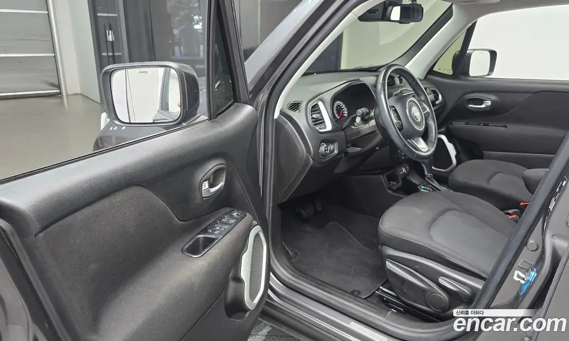Jeep Renegade 2019 2.4 автомат (гидро), фото 10 Jeep Renegade 2019 2.4 автомат (гидро), фото 10