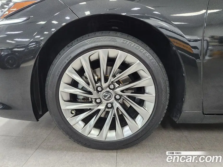 Lexus ES 2023 2.5 автомат (гидро), фото 20 Lexus ES 2023 2.5 автомат (гидро), фото 20