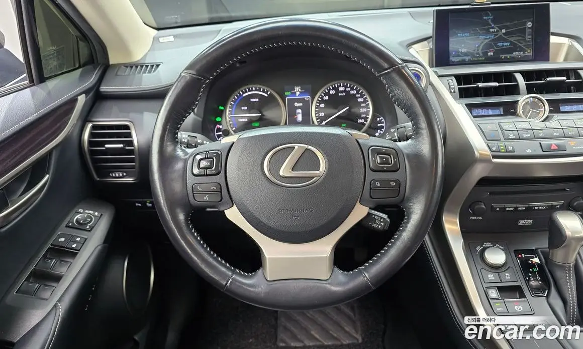 Lexus NX 2015 2.5 автомат (гидро), фото 13 Lexus NX 2015 2.5 автомат (гидро), фото 13