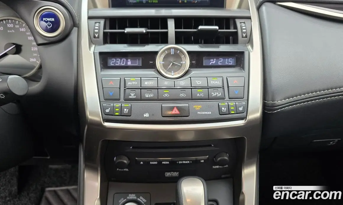 Lexus NX 2015 2.5 автомат (гидро), фото 16 Lexus NX 2015 2.5 автомат (гидро), фото 16