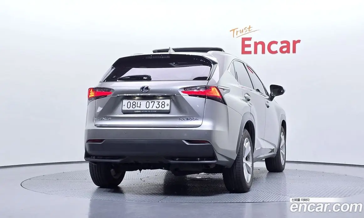Lexus NX 2015 2.5 автомат (гидро), фото 4 Lexus NX 2015 2.5 автомат (гидро), фото 4