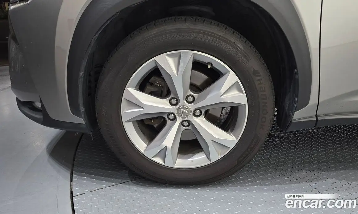 Lexus NX 2015 2.5 автомат (гидро), фото 5 Lexus NX 2015 2.5 автомат (гидро), фото 5
