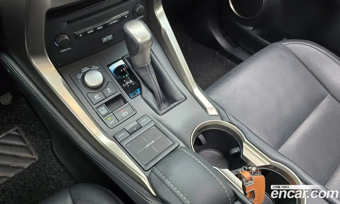Lexus NX 2015 2.5 автомат (гидро), фото 9 Lexus NX 2015 2.5 автомат (гидро), фото 9