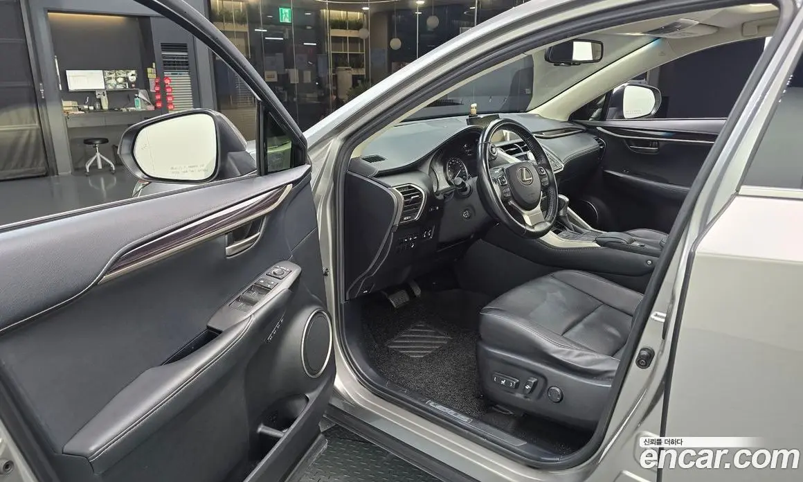 Lexus NX 2015 2.5 автомат (гидро), фото 10 Lexus NX 2015 2.5 автомат (гидро), фото 10