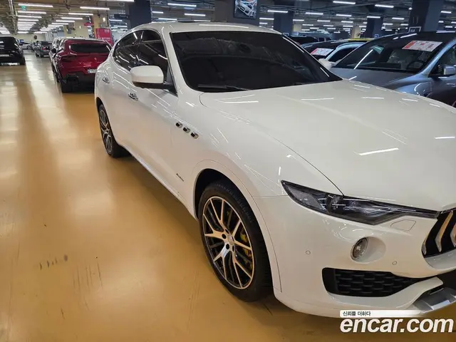 Maserati Levante 2018 3.0 автомат (гидро), миниатюра 2