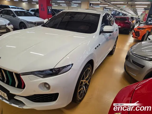 Maserati Levante 2018 3.0 автомат (гидро), миниатюра 3