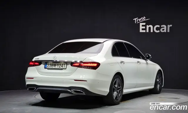 Mercedes-Benz E-Class 2023 2.0 автомат (гидро), миниатюра 2