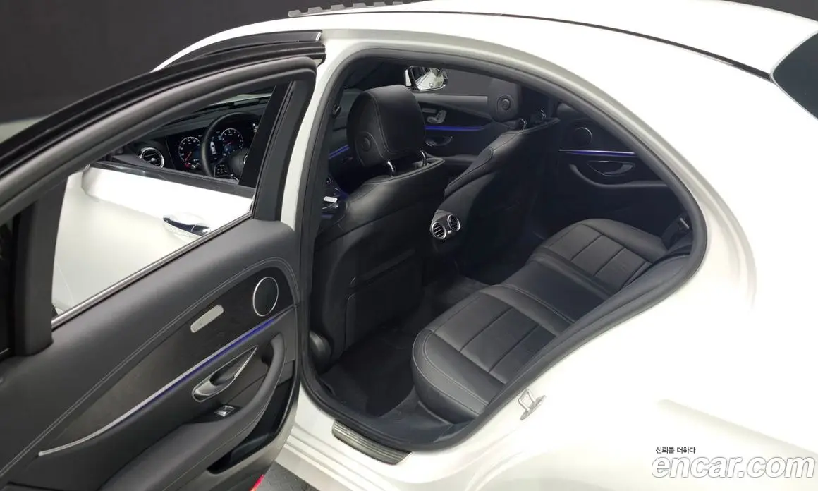 Mercedes-Benz E-Class 2023 2.0 автомат (гидро), фото 17
