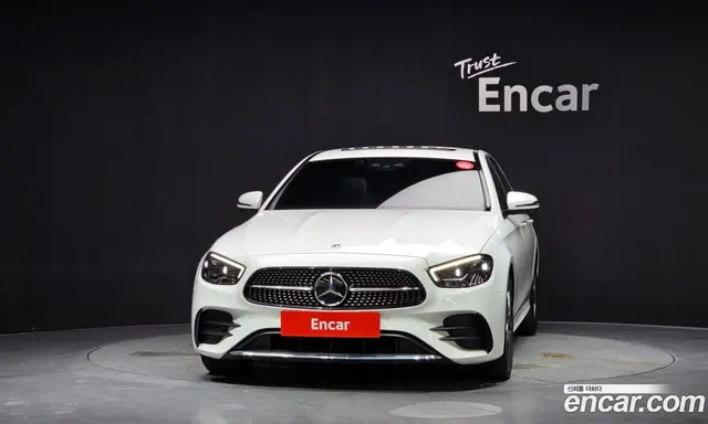 Mercedes-Benz E-Class 2023 2.0 автомат (гидро), миниатюра 3