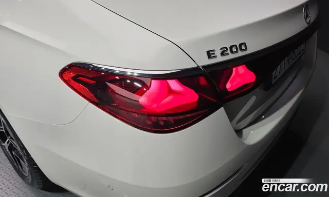 Mercedes-Benz E-Class 2025 2.0 автомат (гидро), миниатюра 9