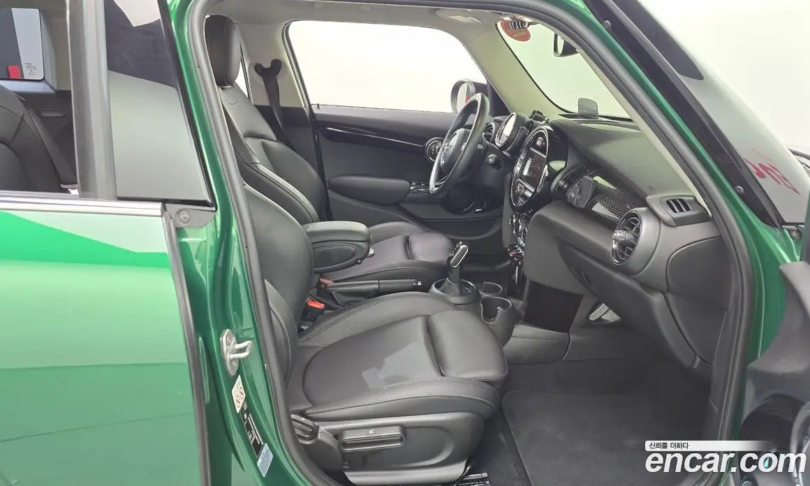 Mini Cooper 2019 2.0 автомат (гидро), фото 16 Mini Cooper 2019 2.0 автомат (гидро), фото 16